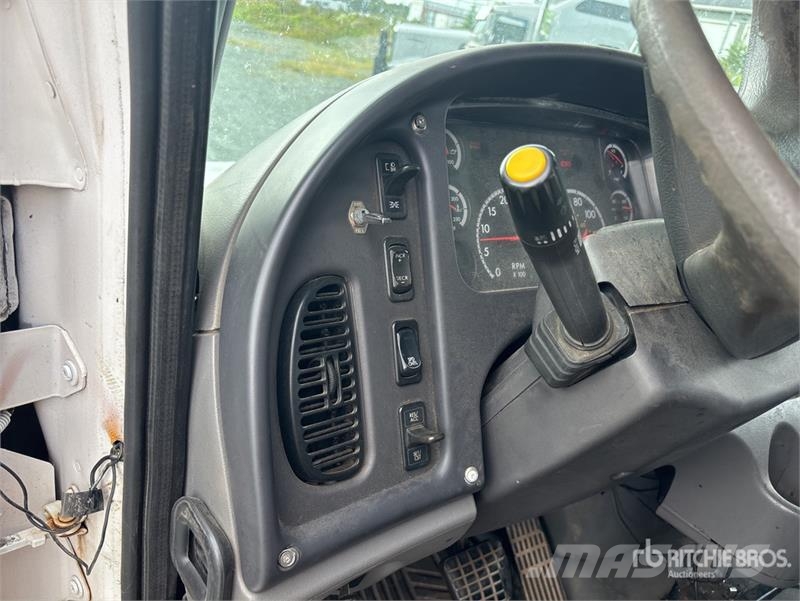 Freightliner M2 106 4x2 Rollback Truck Hinausautot