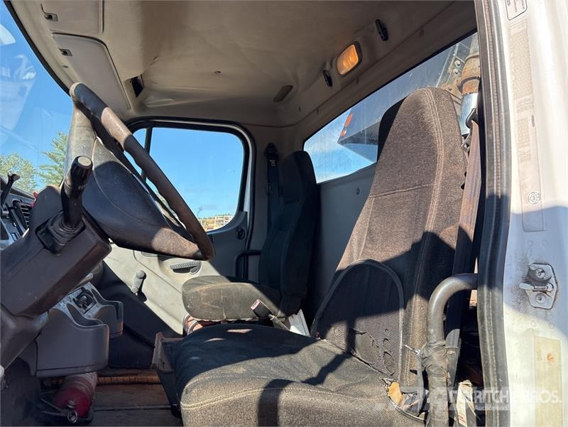 Freightliner M2 106 4x2 S/A Dump Truck (Inoperable) Bañeras basculantes usadas