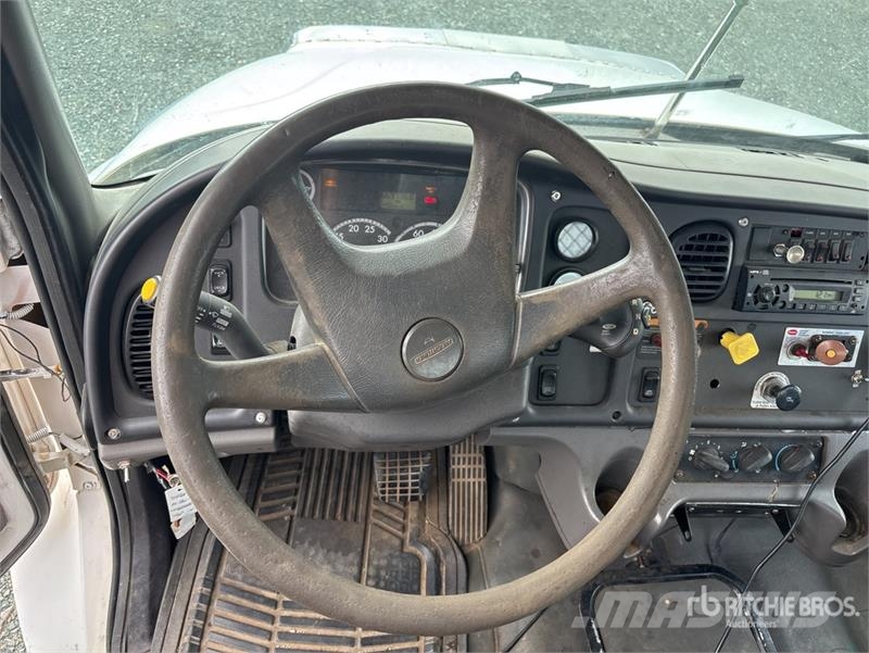 Freightliner M2 106 4x2 Rollback Truck Hinausautot