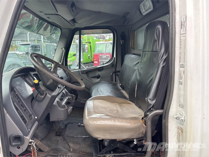 Freightliner M2 106 4x2 Rollback Truck Hinausautot