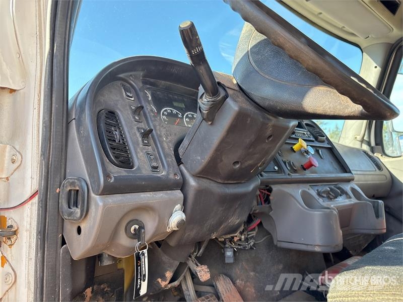 Freightliner M2 106 4x2 S/A Dump Truck (Inoperable) Bañeras basculantes usadas