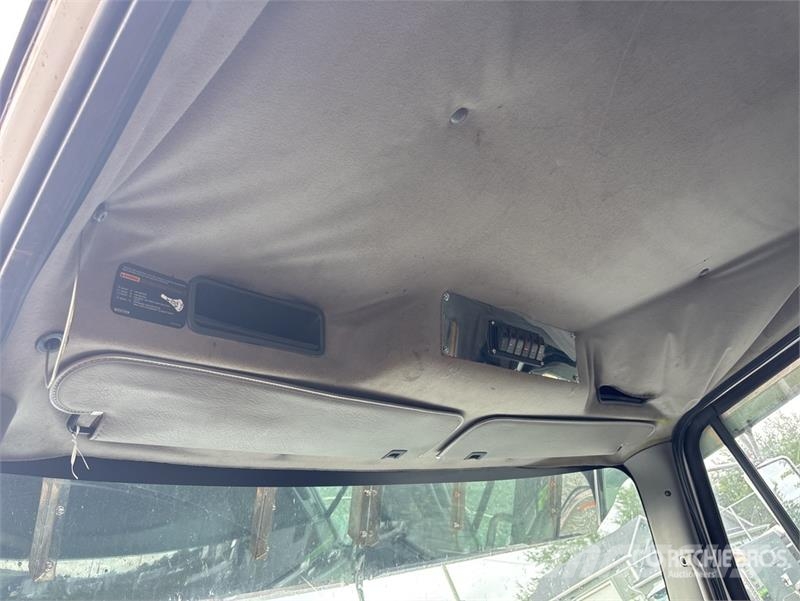 Freightliner M2 106 4x2 Rollback Truck Hinausautot