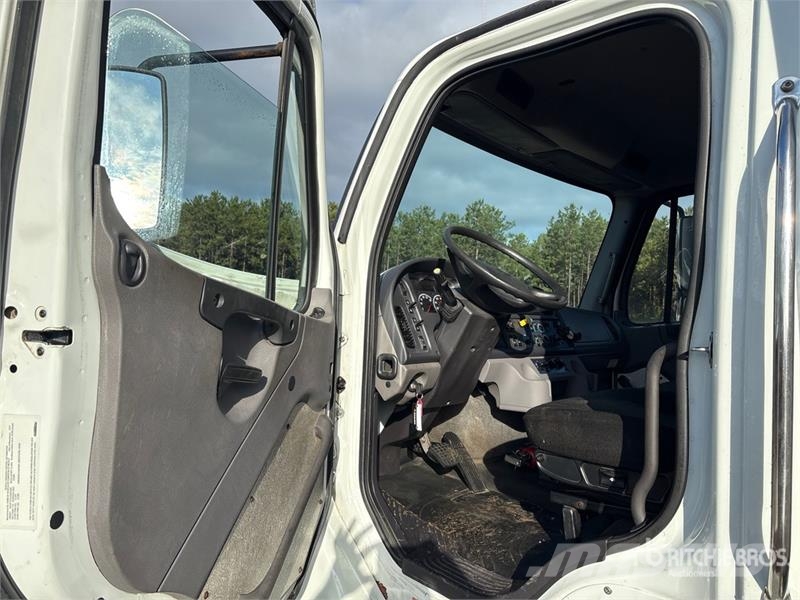 Freightliner M2 106 6x4 Van Truck Box trucks