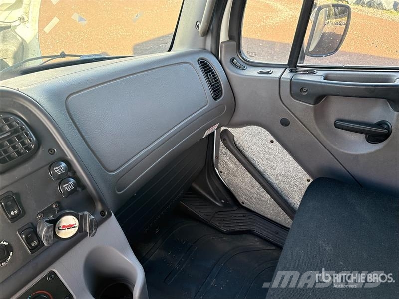 Freightliner M2 106 6x4 Van Truck Box trucks