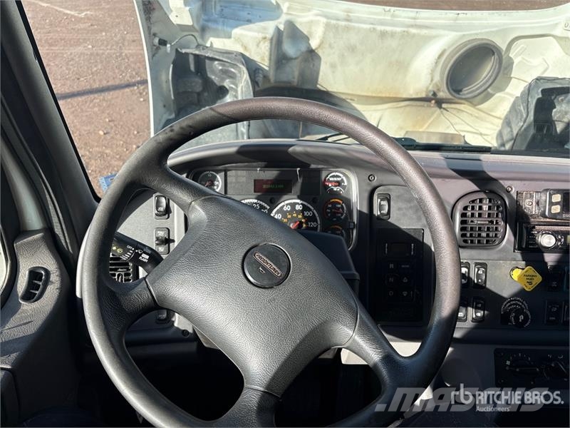 Freightliner M2 106 6x4 Van Truck Box trucks