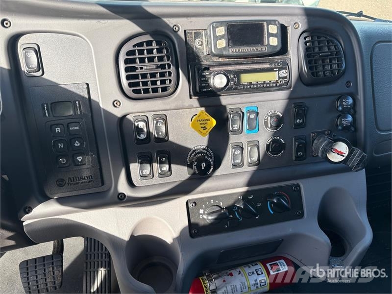 Freightliner M2 106 6x4 Van Truck Box trucks