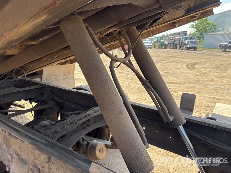 Freightliner M2106 4x2 Rollback Truck Hinausautot