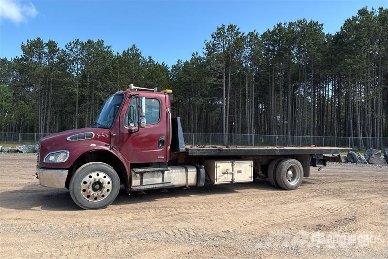Freightliner M2106 4x2 Rollback Truck Hinausautot