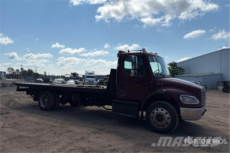 Freightliner M2106 4x2 Rollback Truck Hinausautot