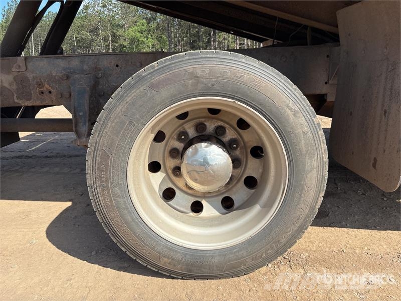 Freightliner M2106 4x2 Rollback Truck Hinausautot