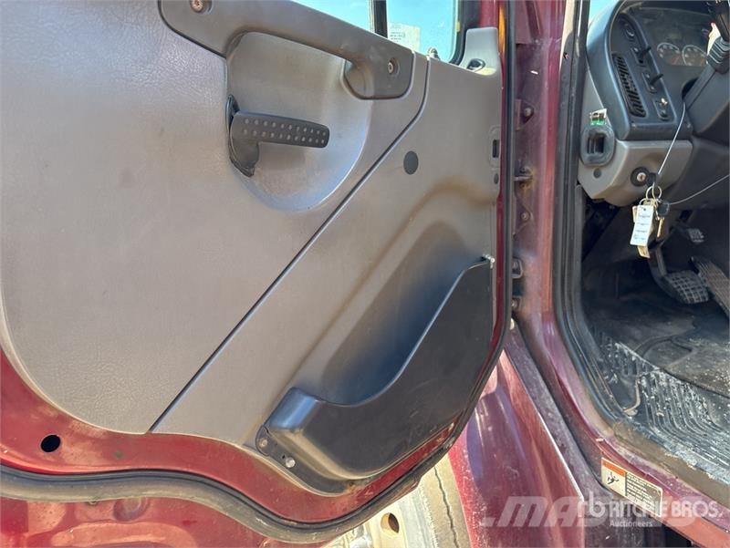 Freightliner M2106 4x2 Rollback Truck Hinausautot