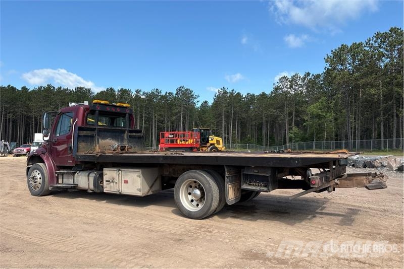 Freightliner M2106 4x2 Rollback Truck Hinausautot
