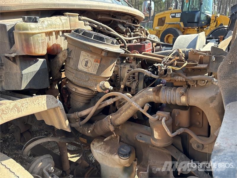 Freightliner M2106 4x2 Rollback Truck Hinausautot