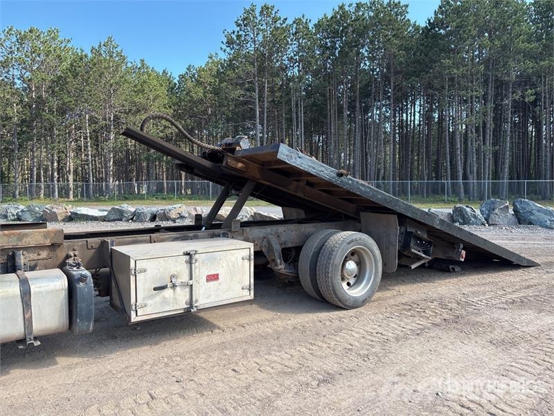 Freightliner M2106 4x2 Rollback Truck Hinausautot