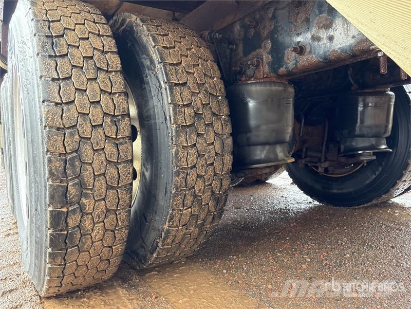 Freightliner M2106 6x4 Flatbed Truck Platformos/ Pakrovimas iš šono