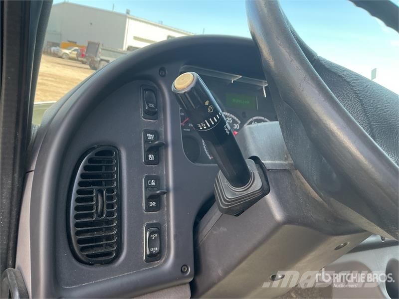 Freightliner M2106 6x4 Van Truck Caminhões baú