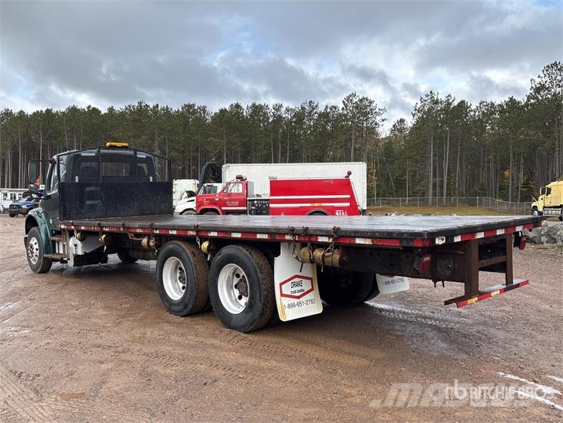 Freightliner M2106 6x4 Flatbed Truck Platformos/ Pakrovimas iš šono