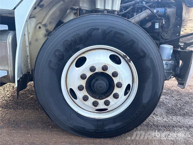 Freightliner M2106 6x4 Van Truck Bakwagens met gesloten opbouw