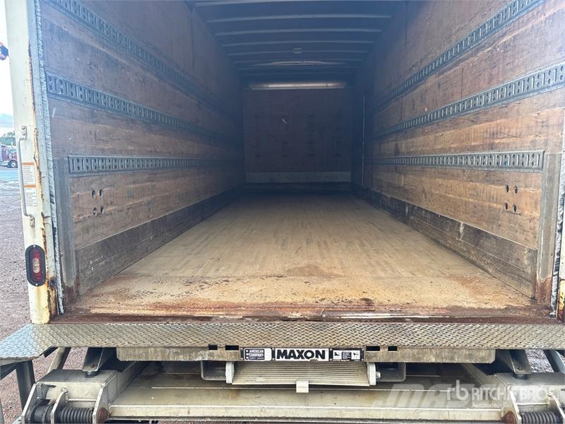 Freightliner M2106 6x4 Van Truck Bakwagens met gesloten opbouw