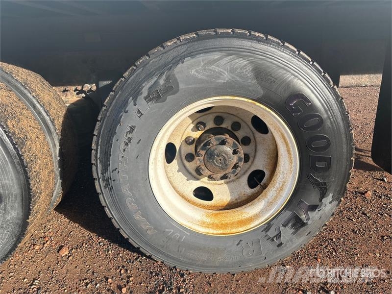 Freightliner M2106 6x4 Van Truck Bakwagens met gesloten opbouw