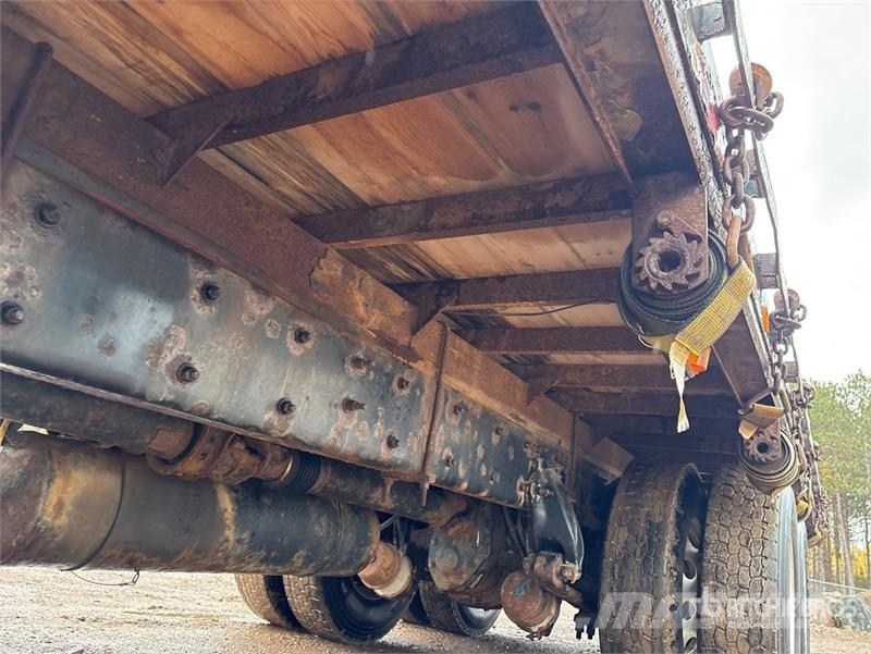 Freightliner M2106 6x4 Flatbed Truck Platformos/ Pakrovimas iš šono