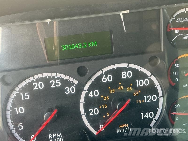 Freightliner M2106 6x4 Van Truck Caminhões baú