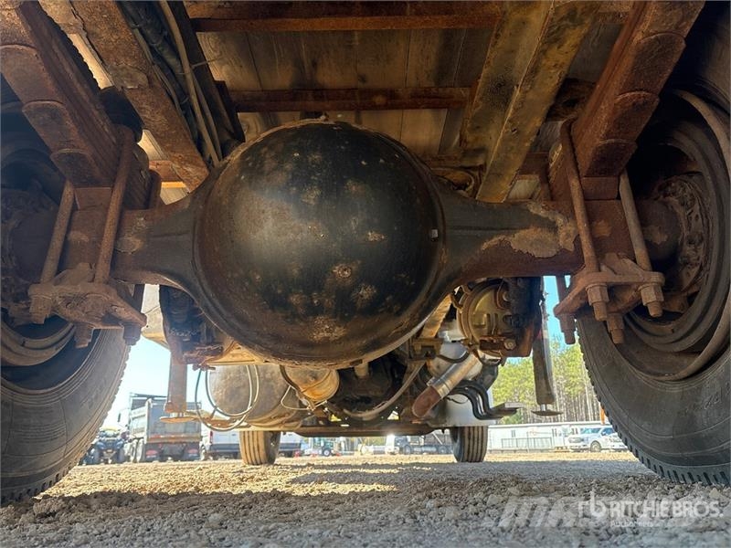 Freightliner M2112 Автомобильные краны