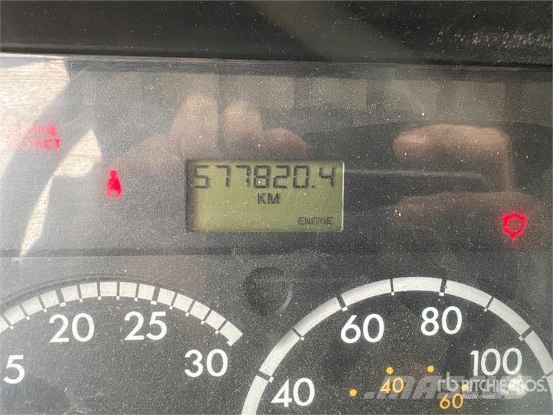 Freightliner M2112 起重车