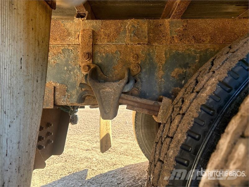 Freightliner M2112 Автомобильные краны
