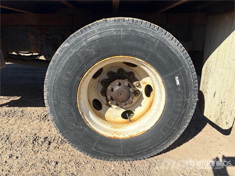 Freightliner M2112 Автомобильные краны