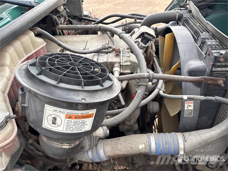 Freightliner M2112 Автокрани