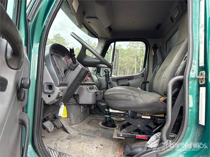 Freightliner M2112 Автокрани