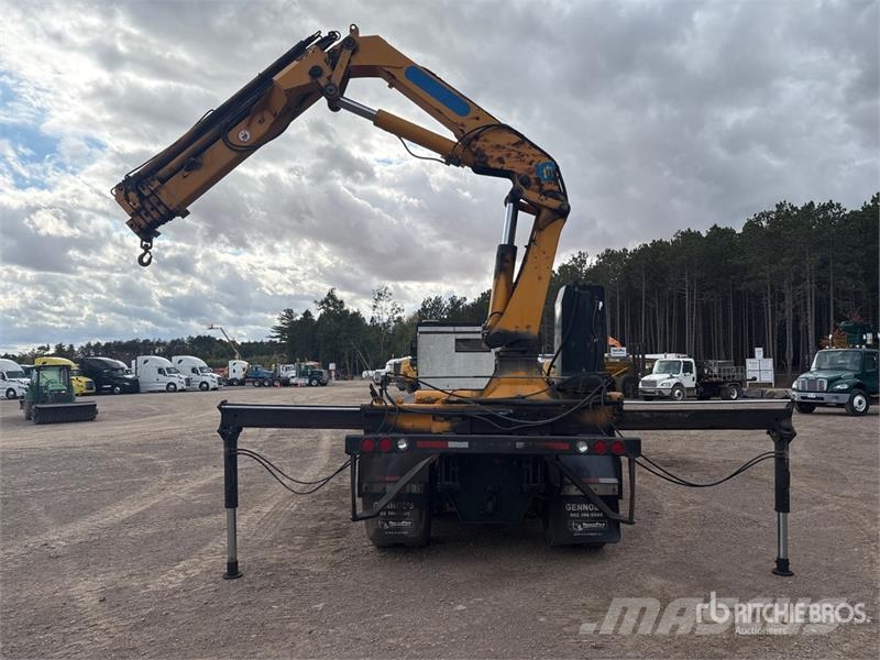 Freightliner M2112 Автокрани