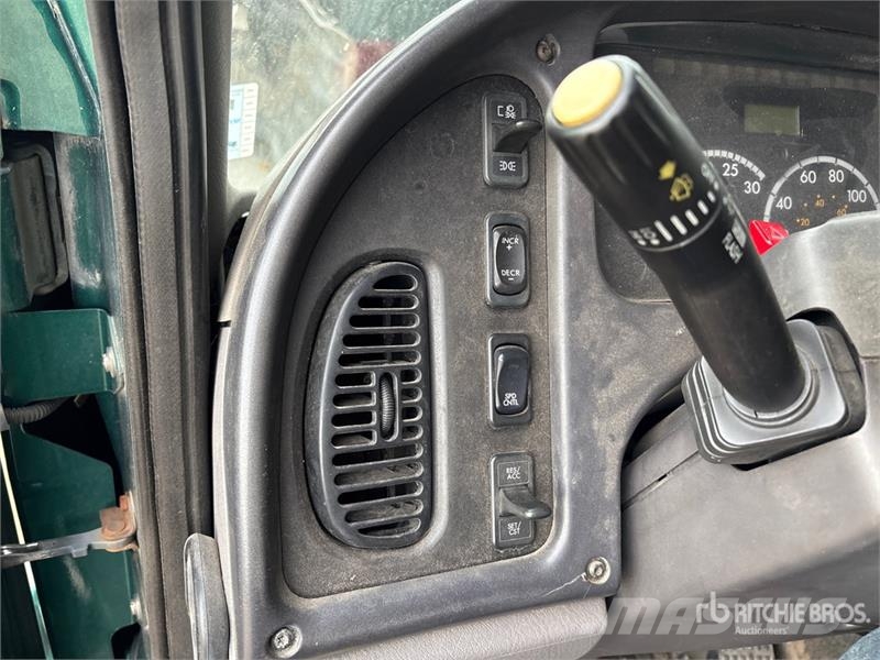 Freightliner M2112 Автокрани