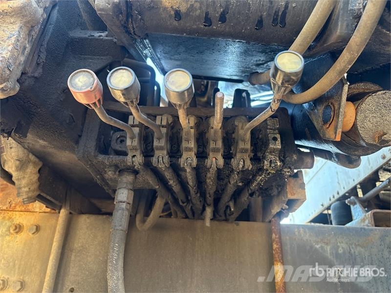 Freightliner M2112 Автомобильные краны