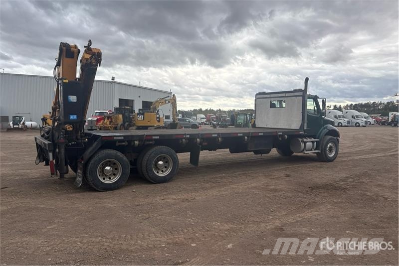 Freightliner M2112 Автокрани
