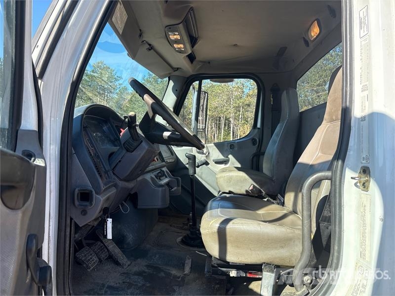 Freightliner M2112 Автомобильные краны