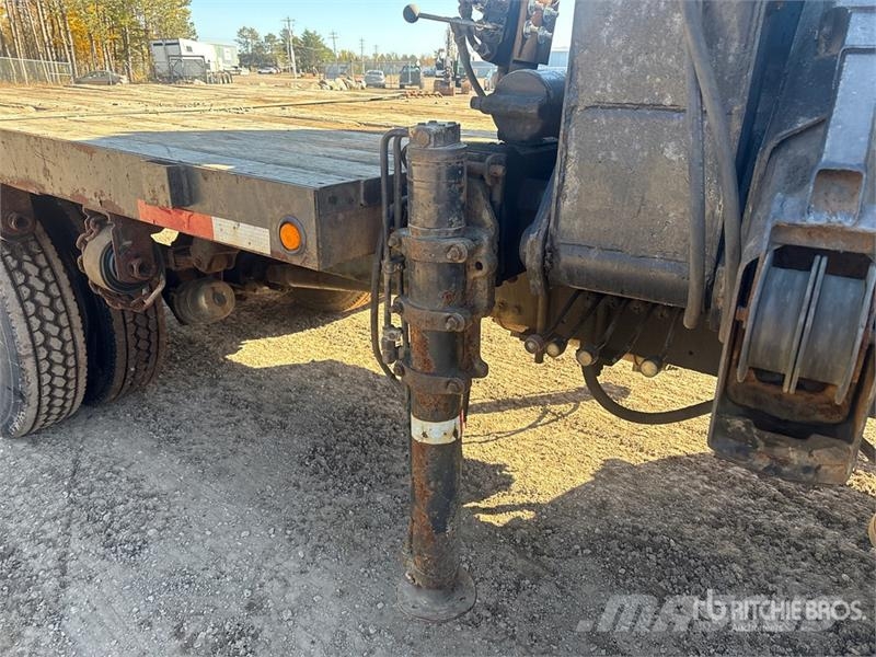 Freightliner M2112 Автомобильные краны
