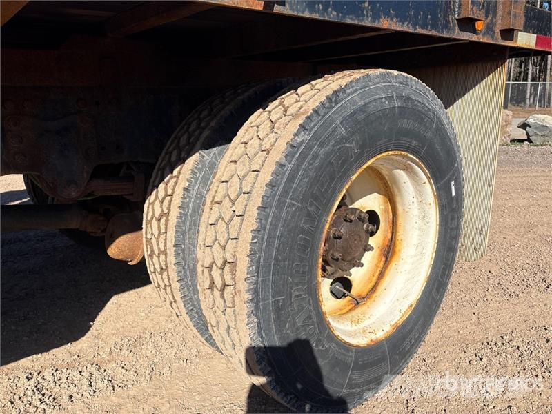 Freightliner M2112 Автомобильные краны