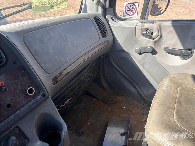 Freightliner M2112 Автомобильные краны