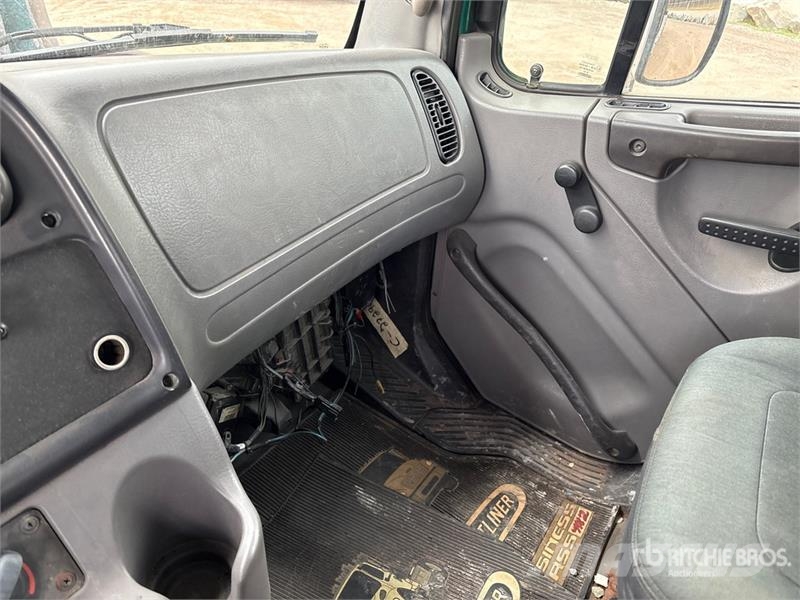 Freightliner M2112 Автокрани