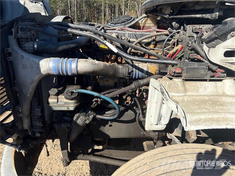 Freightliner M2112 Автомобильные краны