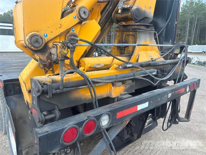 Freightliner M2112 Автокрани