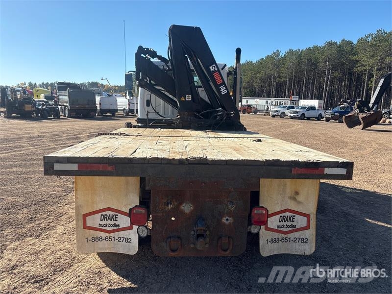 Freightliner M2112 Автомобильные краны