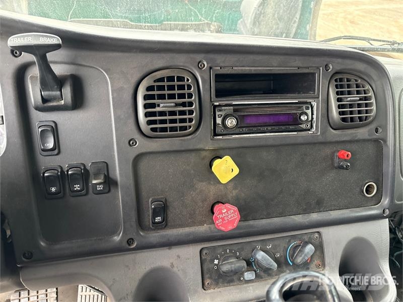 Freightliner M2112 Автокрани