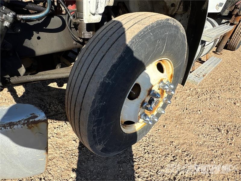 Freightliner M2112 Автомобильные краны