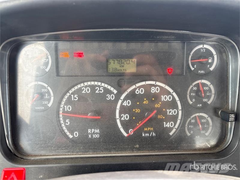Freightliner M2112 起重车