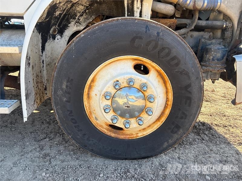 Freightliner M2112 Автомобильные краны