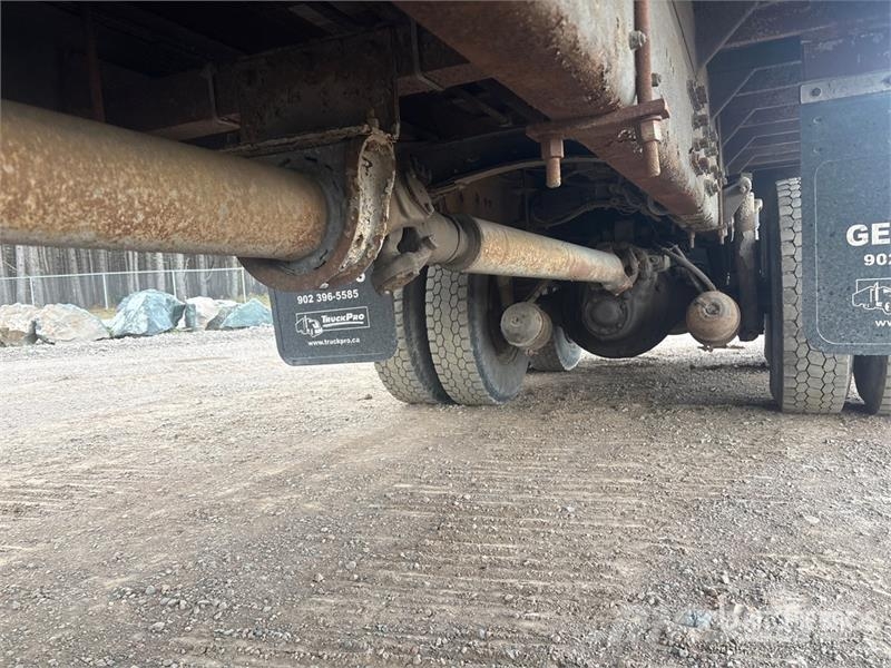 Freightliner M2112 Автокрани