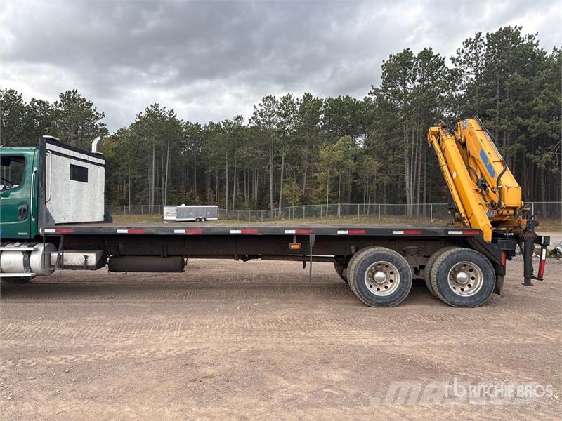 Freightliner M2112 Автокрани
